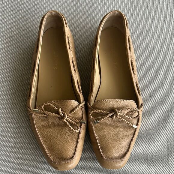 Talbots Women's Tan Loafers
Size 8 - Picture 1 of 5